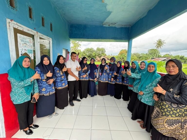 Pendampingan Posyandu Melati Dusun Borongunti Sekaligus Pemeriksaan Mata, GD, TD, Kolestrol dan Asam Urat