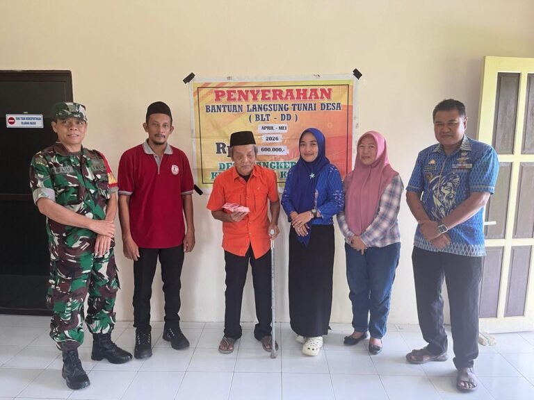 Penyerahan BLT DD Desa Tangkebajeng